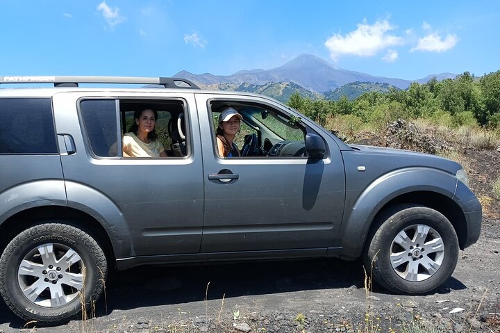 Etna Jeep Offroad-tur: Lavastrømme, Etna-vine, frokost i 2000 meters højde