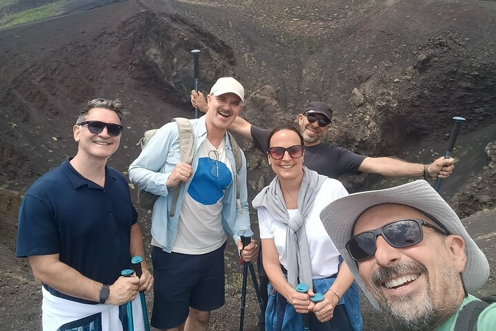 Etna Jeep Offroad-tur: Lavastrømme, Etna-vine, frokost i 2000 meters højde