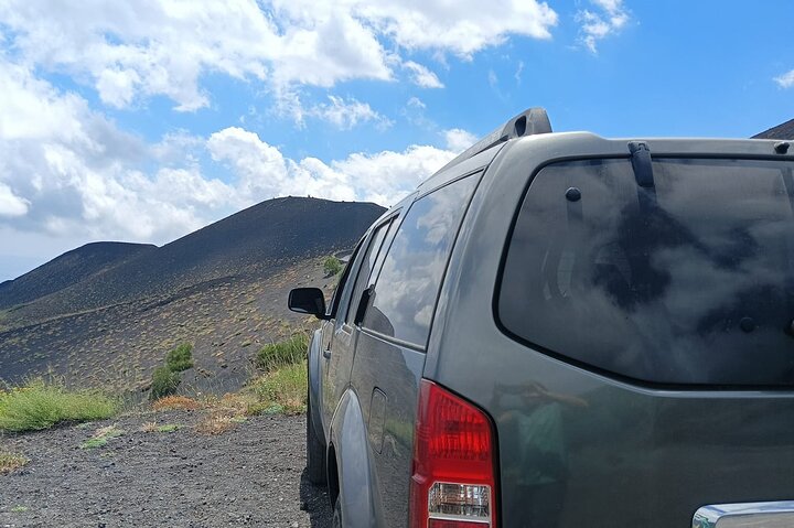 Etna Jeep Offroad-tur: Lavastrømme, Etna-vine, frokost i 2000 meters højde