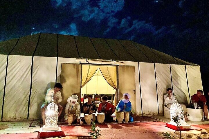 Resa från Erfoud till Merzougaöknen, middag, kamelritt, solnedgång