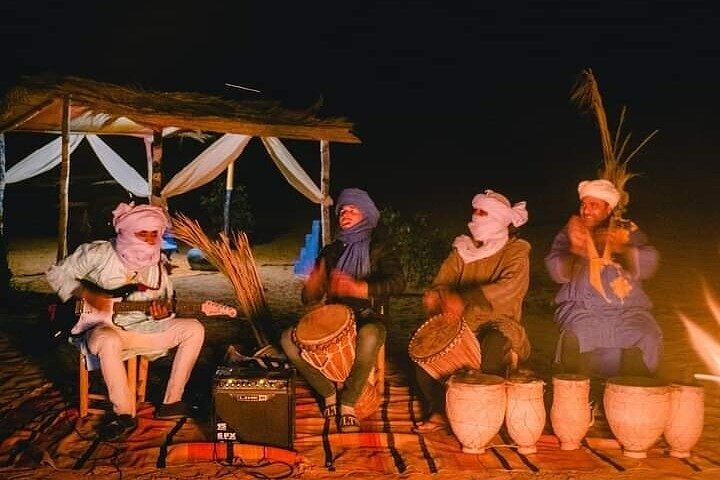 Resa från Erfoud till Merzougaöknen, middag, kamelritt, solnedgång