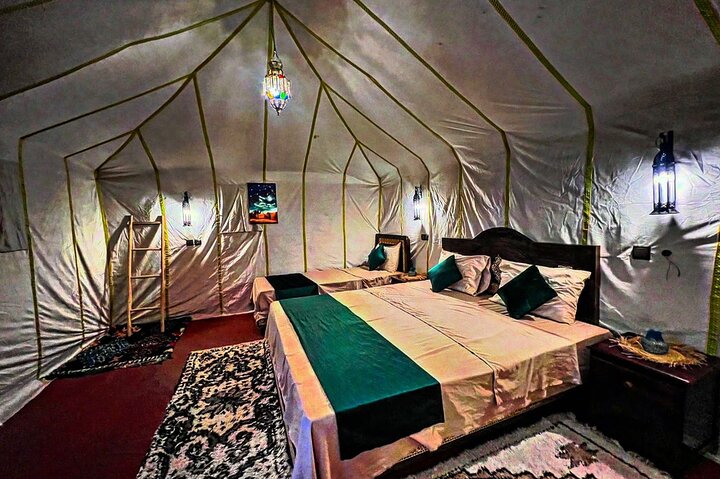 Camp privé de 2 jours dans le désert au départ d'Errachidia avec Camel Trek & Jeep