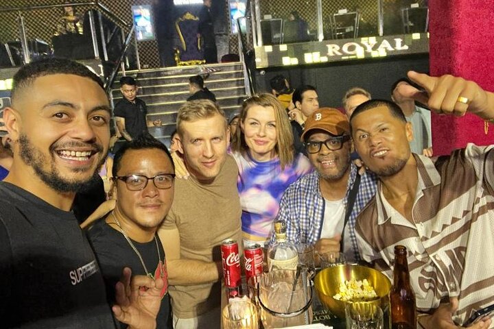 Makati : Pubcrawl Midget boxing rooftop muziek en gogo clubs