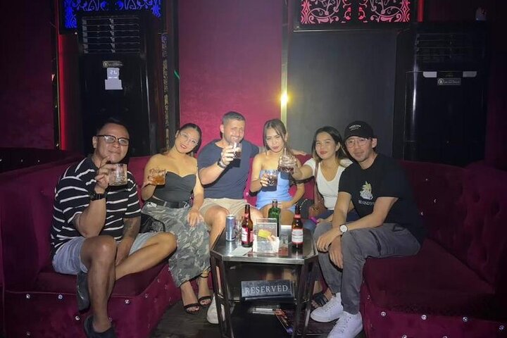 Makati : Pubcrawl Midget boxing rooftop muziek en gogo clubs
