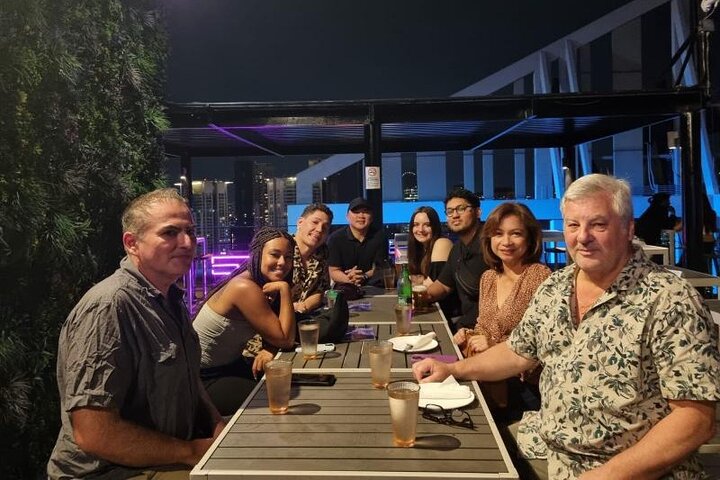 Makati : Pubcrawl Midget boxing rooftop muziek en gogo clubs