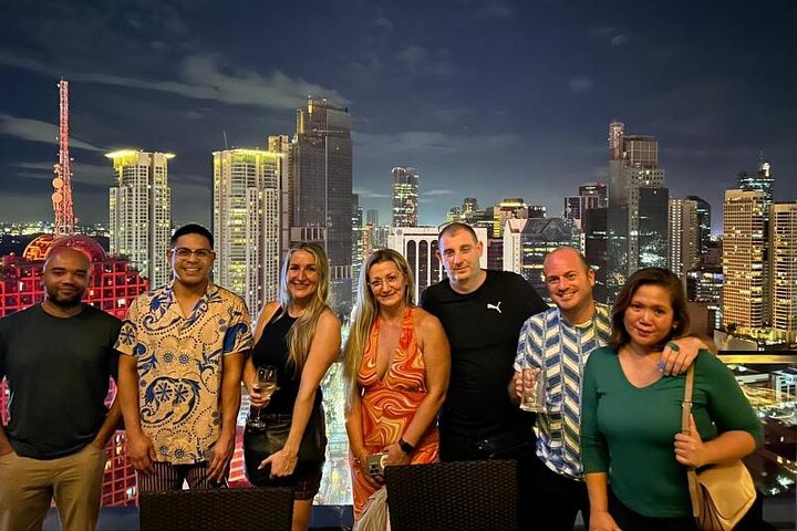 Makati : Pubcrawl Midget boxing rooftop muziek en gogo clubs