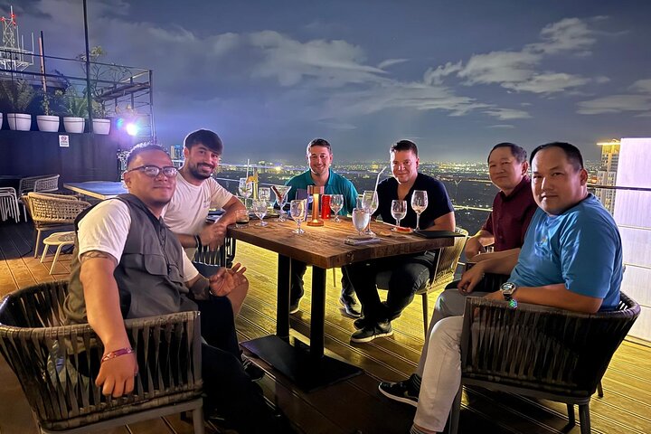 Makati : Pubcrawl Midget boxing rooftop muziek en gogo clubs