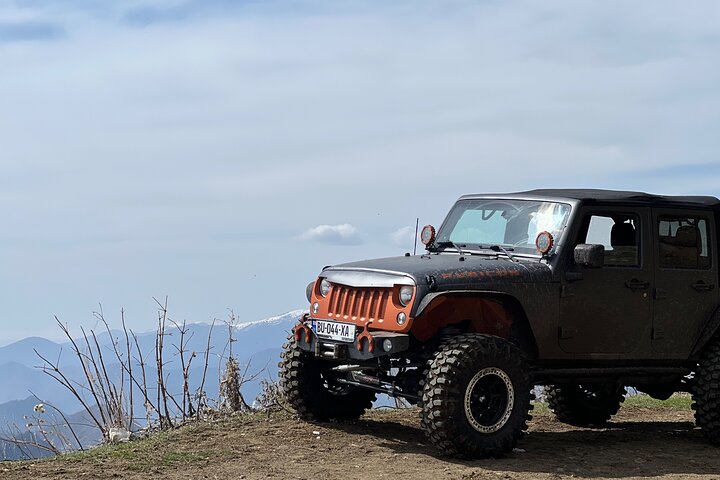 Excursion en jeep dans la montagne Dabadzveli : échappée tout terrain de Borjomi