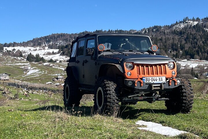 Excursion en jeep dans la montagne Dabadzveli : échappée tout terrain de Borjomi