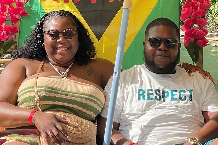 Montego Bay: Bamboo Rafting & Limestone Massage