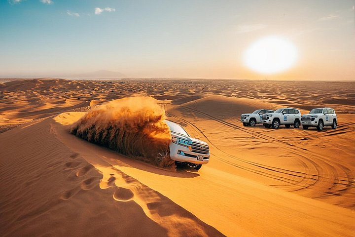Dubai 4-timmars safari i röda öknen, kamelridning, sandboarding och falk