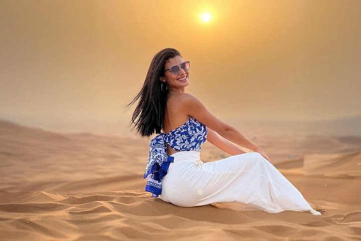 Dubai 4-timmars safari i röda öknen, kamelridning, sandboarding och falk