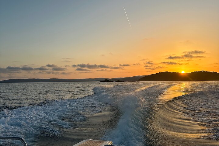 Saint Tropez Private Sunset Yacht Charter på 13m Motor Yacht