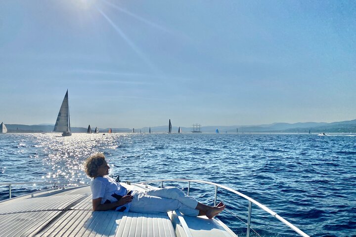 Saint Tropez Private Sunset Yacht Charter på 13m Motor Yacht