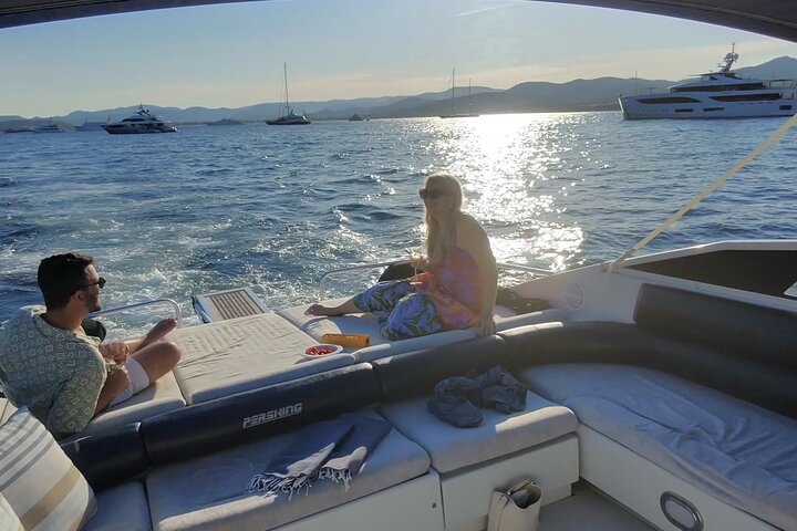 Saint Tropez Private Sunset Yacht Charter på 13m Motor Yacht