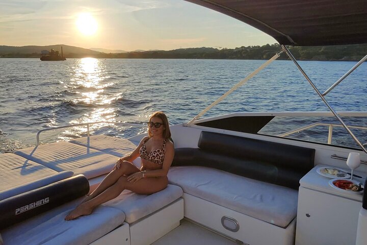 Saint Tropez Private Sunset Yacht Charter på 13m Motor Yacht