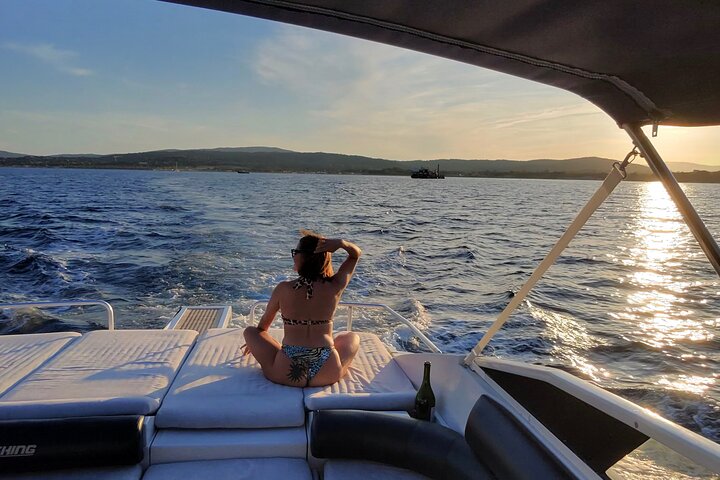 Saint Tropez Private Sunset Yacht Charter på 13m Motor Yacht