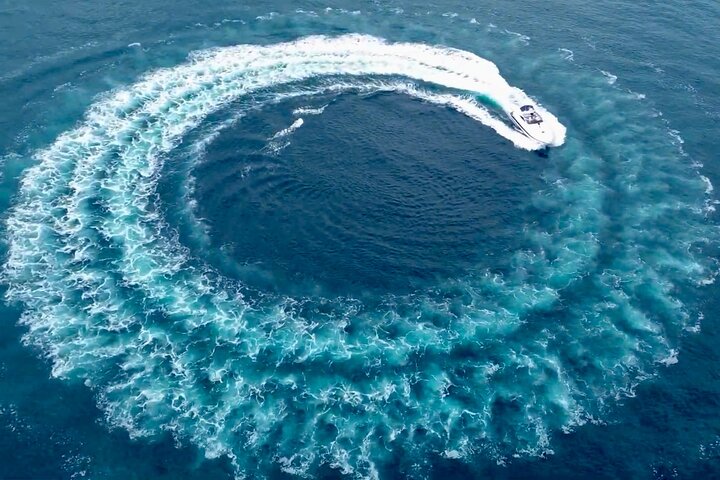 Saint Tropez Private Sunset Yacht Charter på 13m Motor Yacht