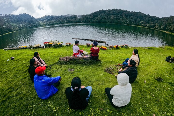 Escursione sul lago Chicabal + Esplora il villaggio Maya - Avventura di due giorni