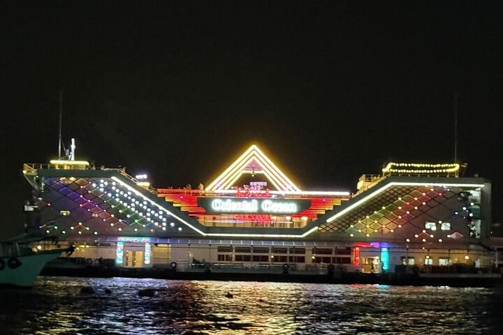 Ocean Sky middag cruise med live cabaret show i Pattaya