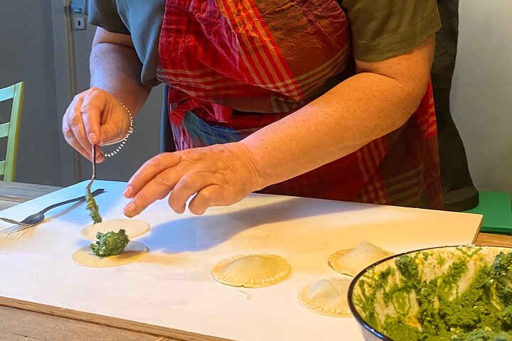 Aula de culinária em um antigo mosteiro de artistas no coração de Monopoli