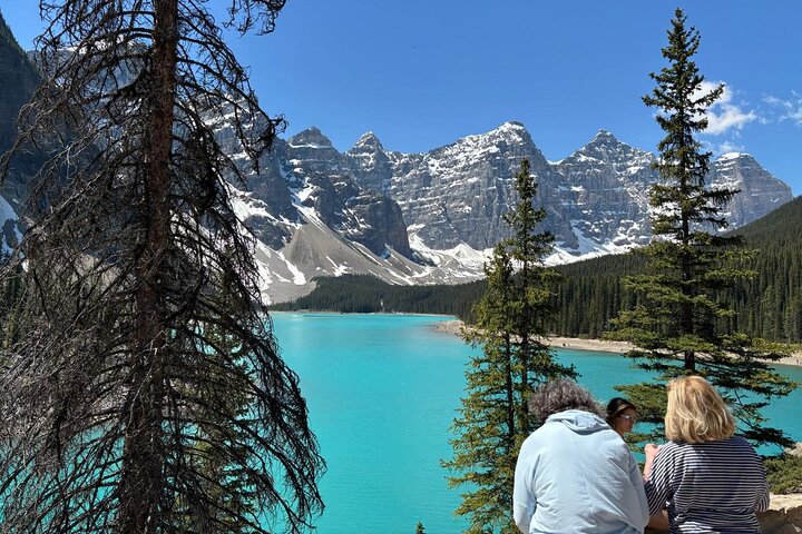Restauranter i nærheten av Moraine Lake & Louise & Banff Day Tour