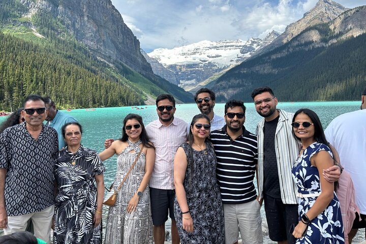 Restauranter i nærheten av Moraine Lake & Louise & Banff Day Tour