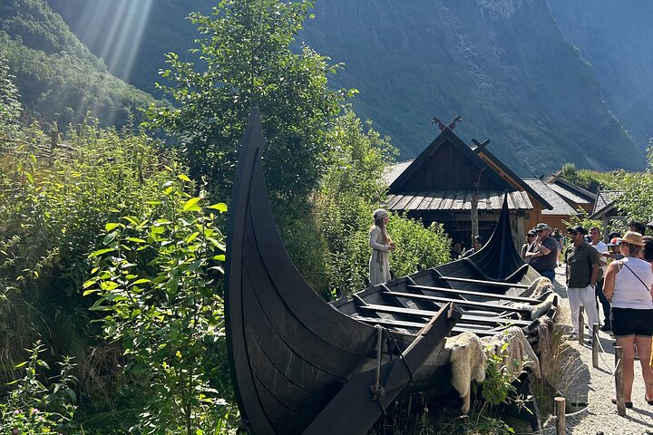 Visite guidée de Viking Village, croisière Nærøyfjorden & Flåm Railway
