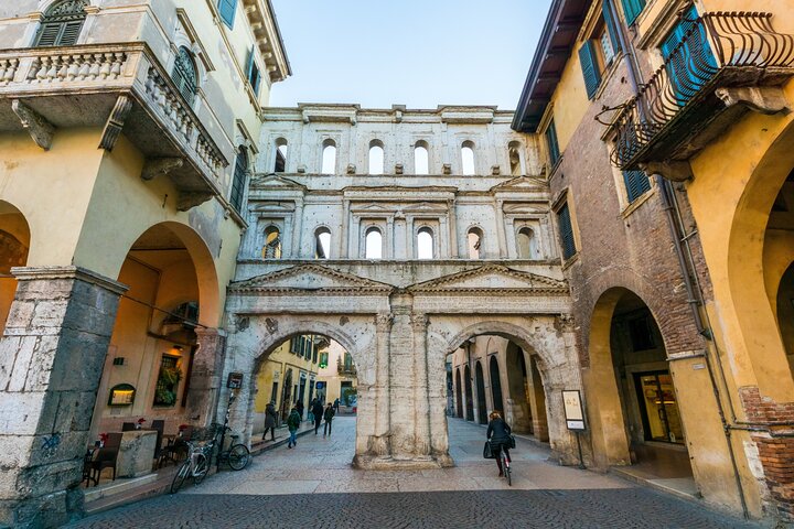 Verona: Tur med arena, kabelbil og valgfrie Juliet billetter