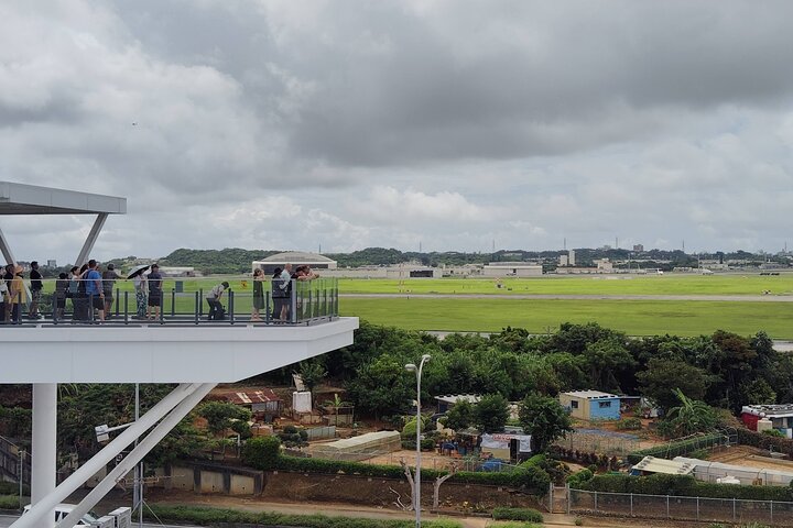 Okinawa: Guided Voices fra livet ved siden av Kadena Air Base