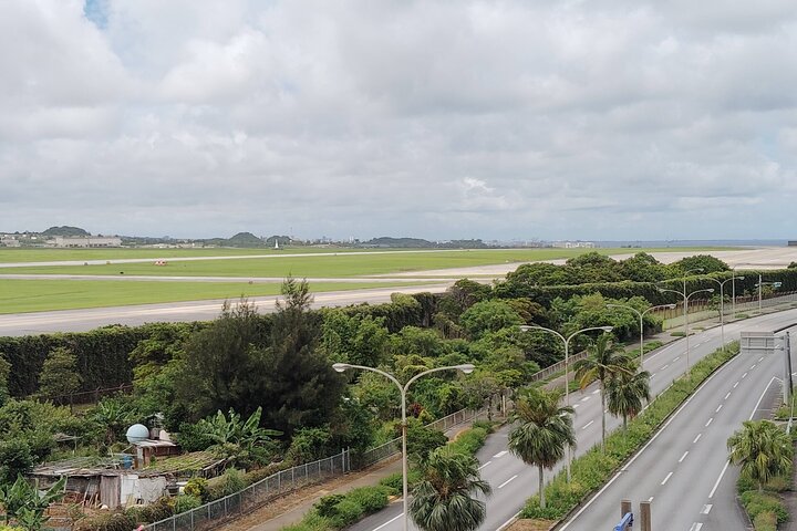 Okinawa: Guided Voices fra livet ved siden av Kadena Air Base