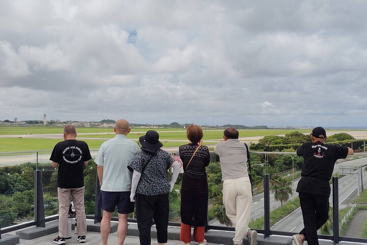 Okinawa: Guided Voices fra livet ved siden av Kadena Air Base