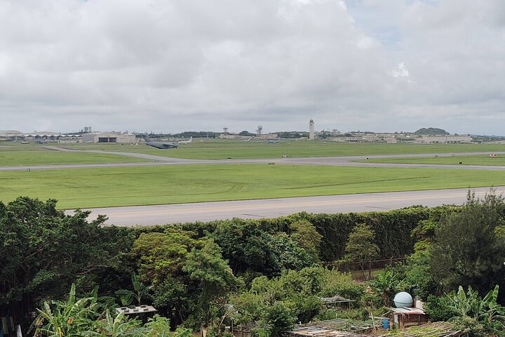 Okinawa: Guided Voices fra livet ved siden av Kadena Air Base