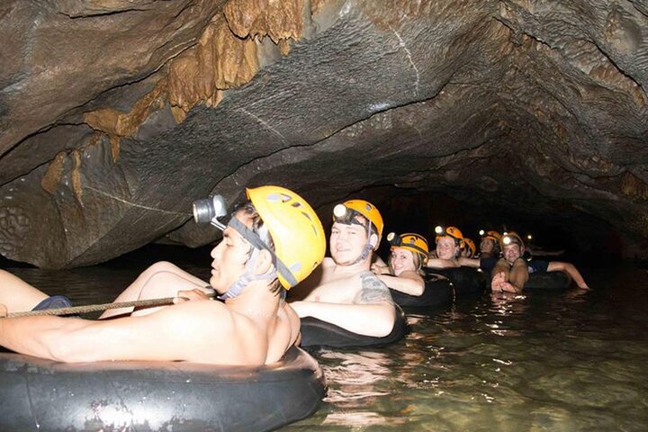 Vang Vieng Kajakpaddling, Zipline, Tham Chang Cave och Water Cave