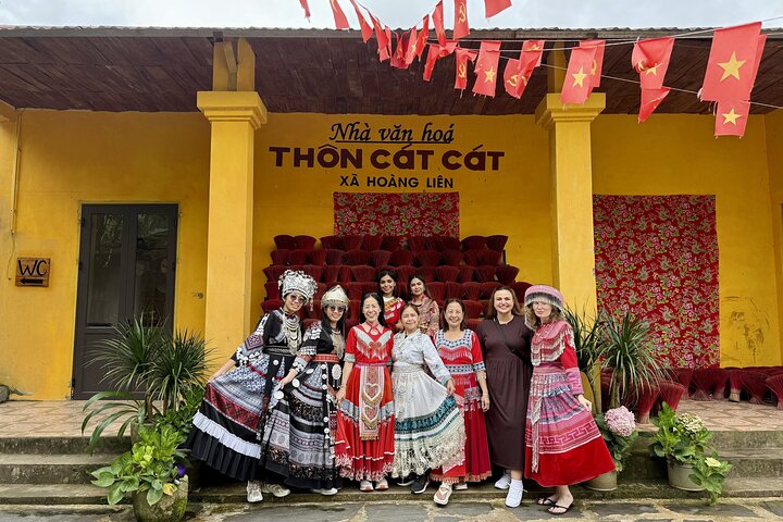 Villaggio dei gatti, Moana, Fansipan Cable, Alpine Coaster Sapa Tour