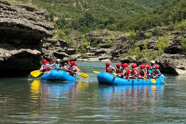 Visita guiada de rafting - Parque Nacional del Río Vjosa - Permet, Albania