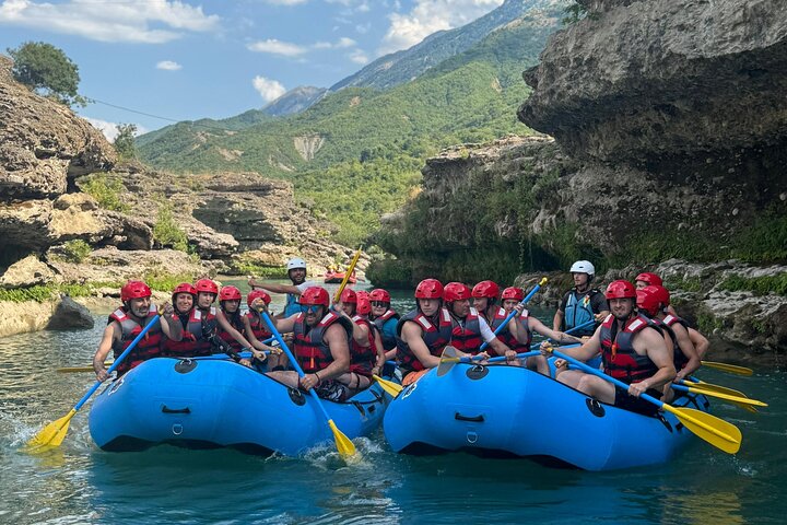 Visita guiada de rafting - Parque Nacional del Río Vjosa - Permet, Albania