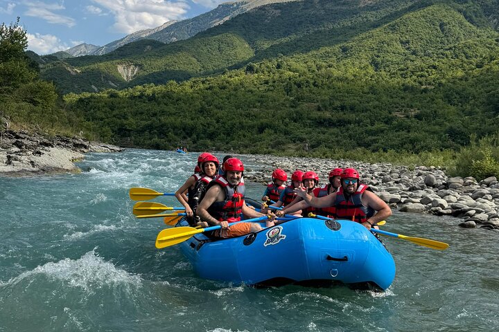 Visita guiada de rafting - Parque Nacional del Río Vjosa - Permet, Albania