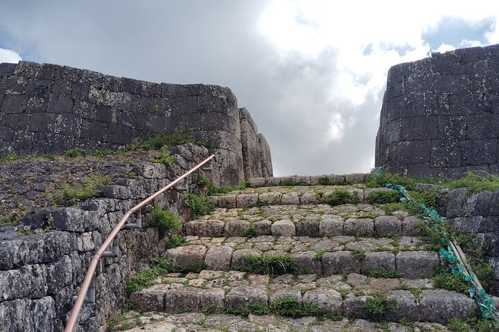 Okinawa : Katsuren Slot ruiner og museum guidet tur