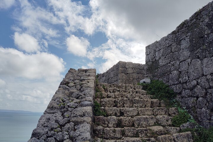 Okinawa : Katsuren Slot ruiner og museum guidet tur