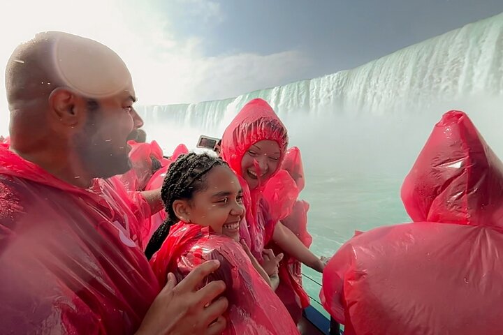 Niagara Falls Boat Cruise and Journey Behind the Falls Tour