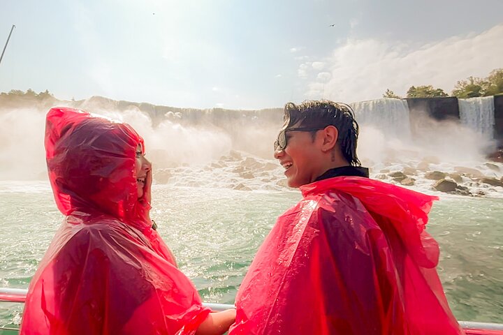 Niagara Falls Boat Cruise and Journey Behind the Falls Tour