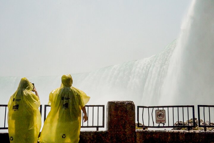 Niagara Falls Boat Cruise and Journey Behind the Falls Tour