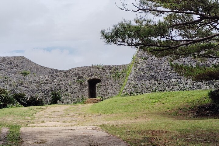 Okinawa : tour del patrimonio del castello di Zakimi e del museo di Yuntanza