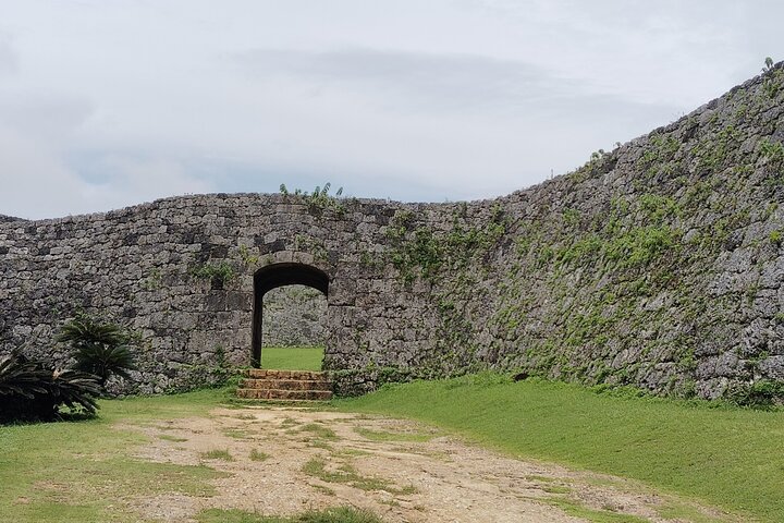 Okinawa : tour del patrimonio del castello di Zakimi e del museo di Yuntanza