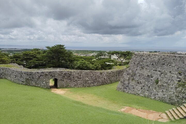 Okinawa : tour del patrimonio del castello di Zakimi e del museo di Yuntanza