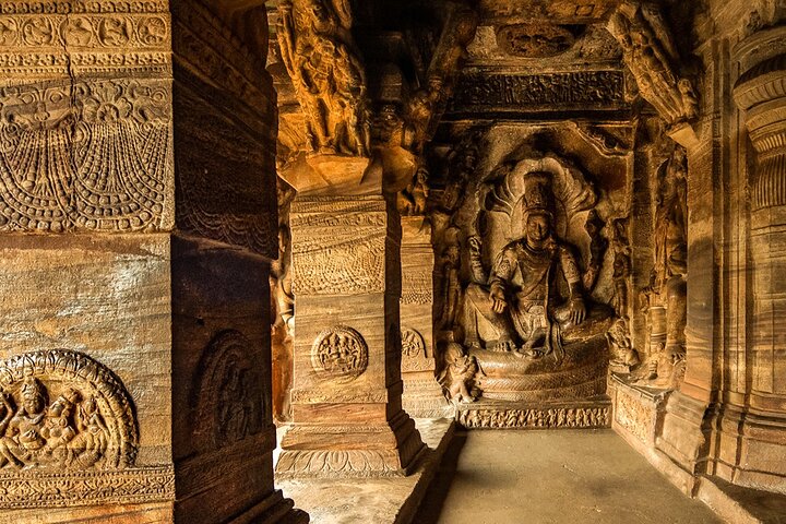 Hampi Heritage Hues: Upptäck Majesty of Vijayanagara Empire