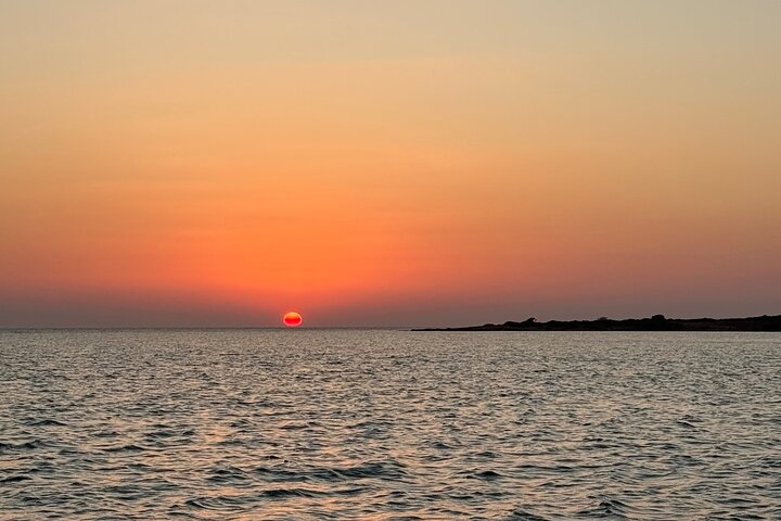 Visite au coucher du soleil autour d'Antiparos | Tour en bateau privé