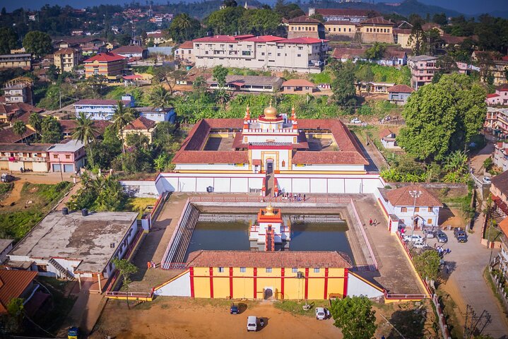 Jyotirlinga-resa: Privat dagstur från Indore till Omkareshwar