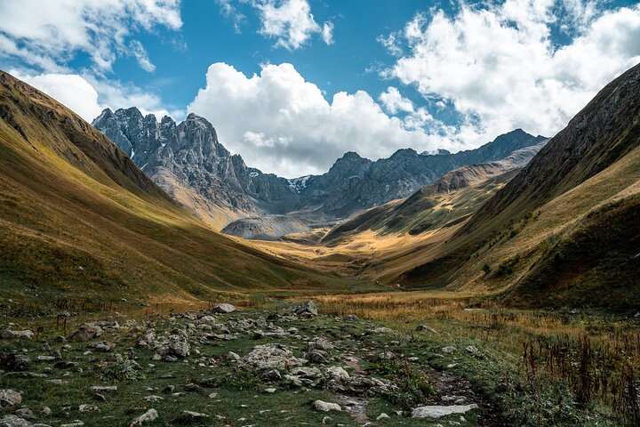 Excursão de um dia no Vale da Juta com transporte 4WD a partir de Kazbegi